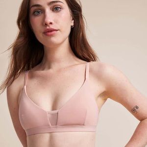 Limitless Wirefree Scoop bra in cloudless coral